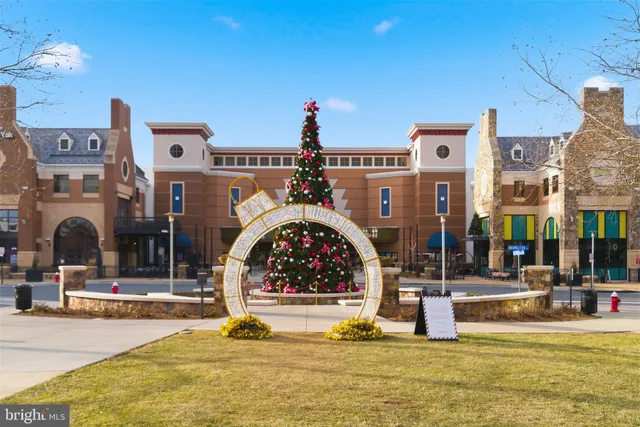 $724,900 | 23669 Golden Embers Square, Unit 303, Ashburn, VA 20148