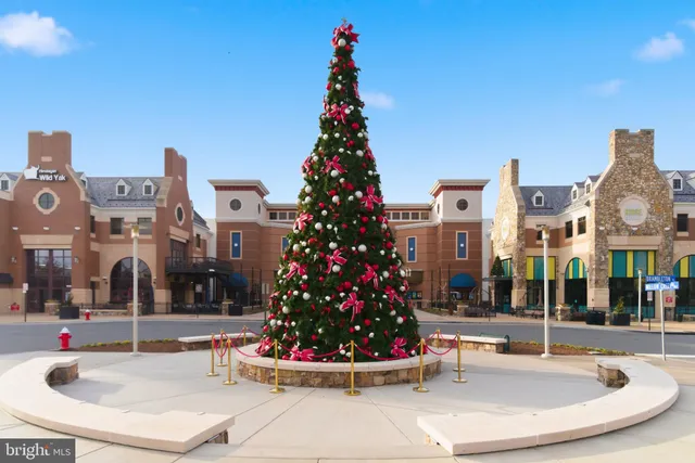 $724,900 | 23669 Golden Embers Square, Unit 303, Ashburn, VA 20148