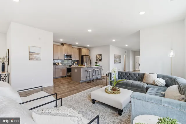 $724,900 | 23669 Golden Embers Square, Unit 303, Ashburn, VA 20148