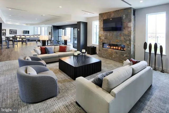 $724,900 | 23669 Golden Embers Square, Unit 303, Ashburn, VA 20148