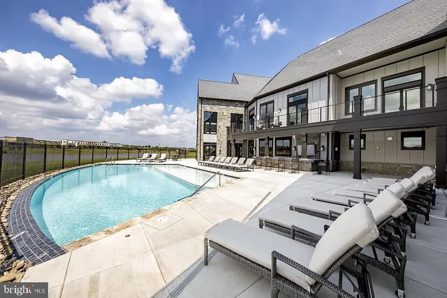 $724,900 | 23669 Golden Embers Square, Unit 303, Ashburn, VA 20148