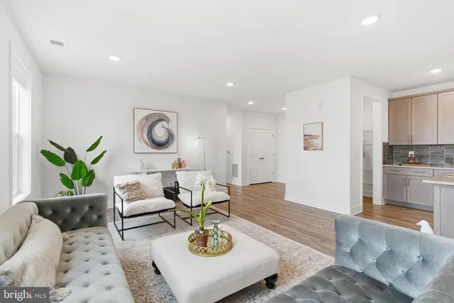 $724,900 | 23669 Golden Embers Square, Unit 303, Ashburn, VA 20148