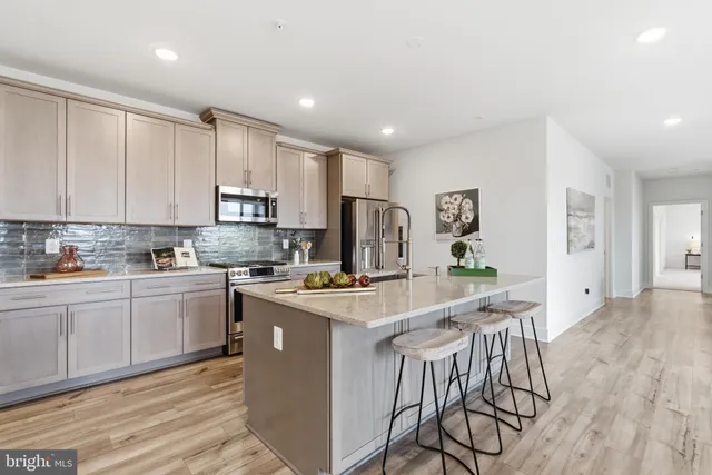 $724,900 | 23669 Golden Embers Square, Unit 303, Ashburn, VA 20148