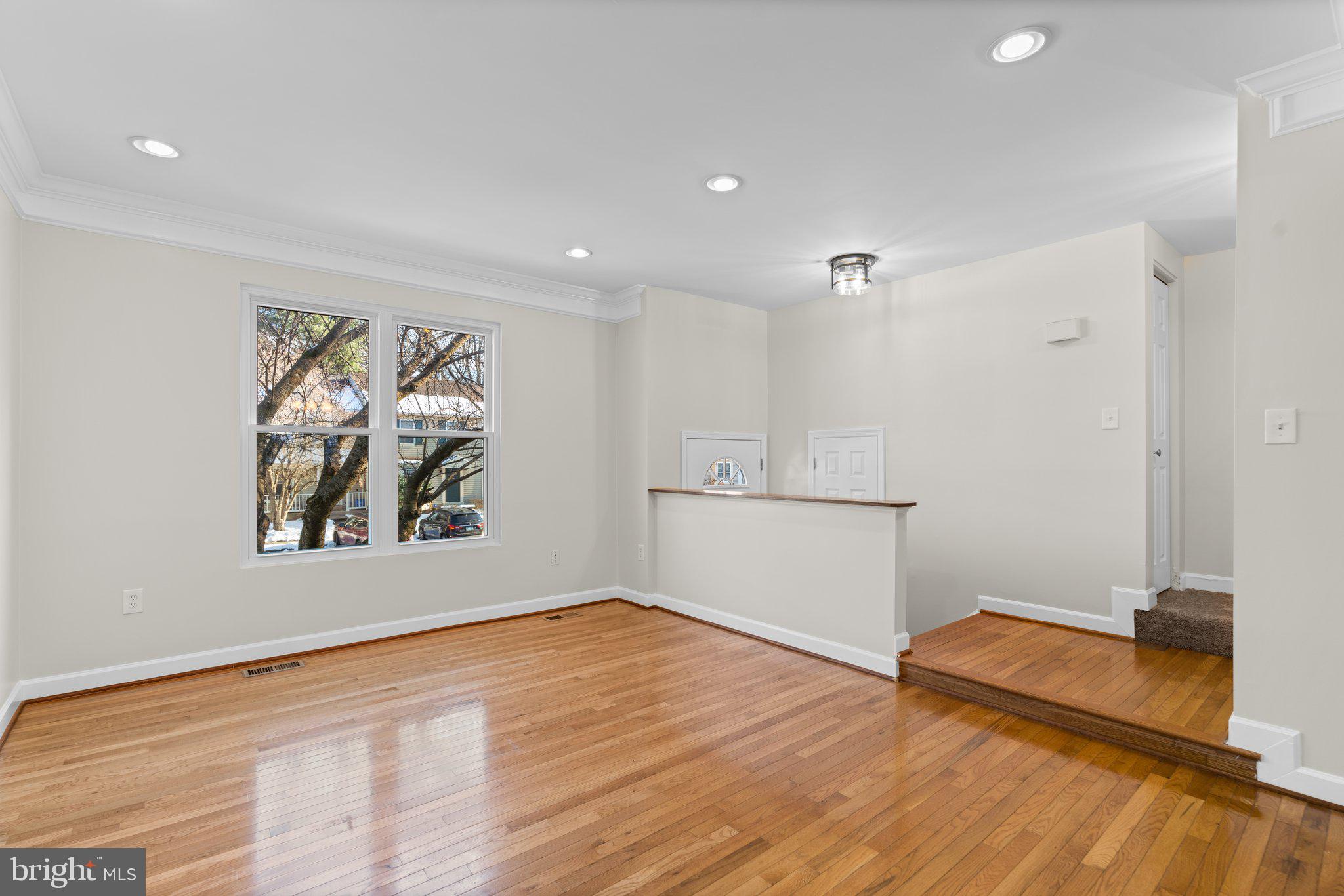 26 Kinsman View Circle Silver Spring, MD 20901 - Photo 8 of 46 Gallery Image 8