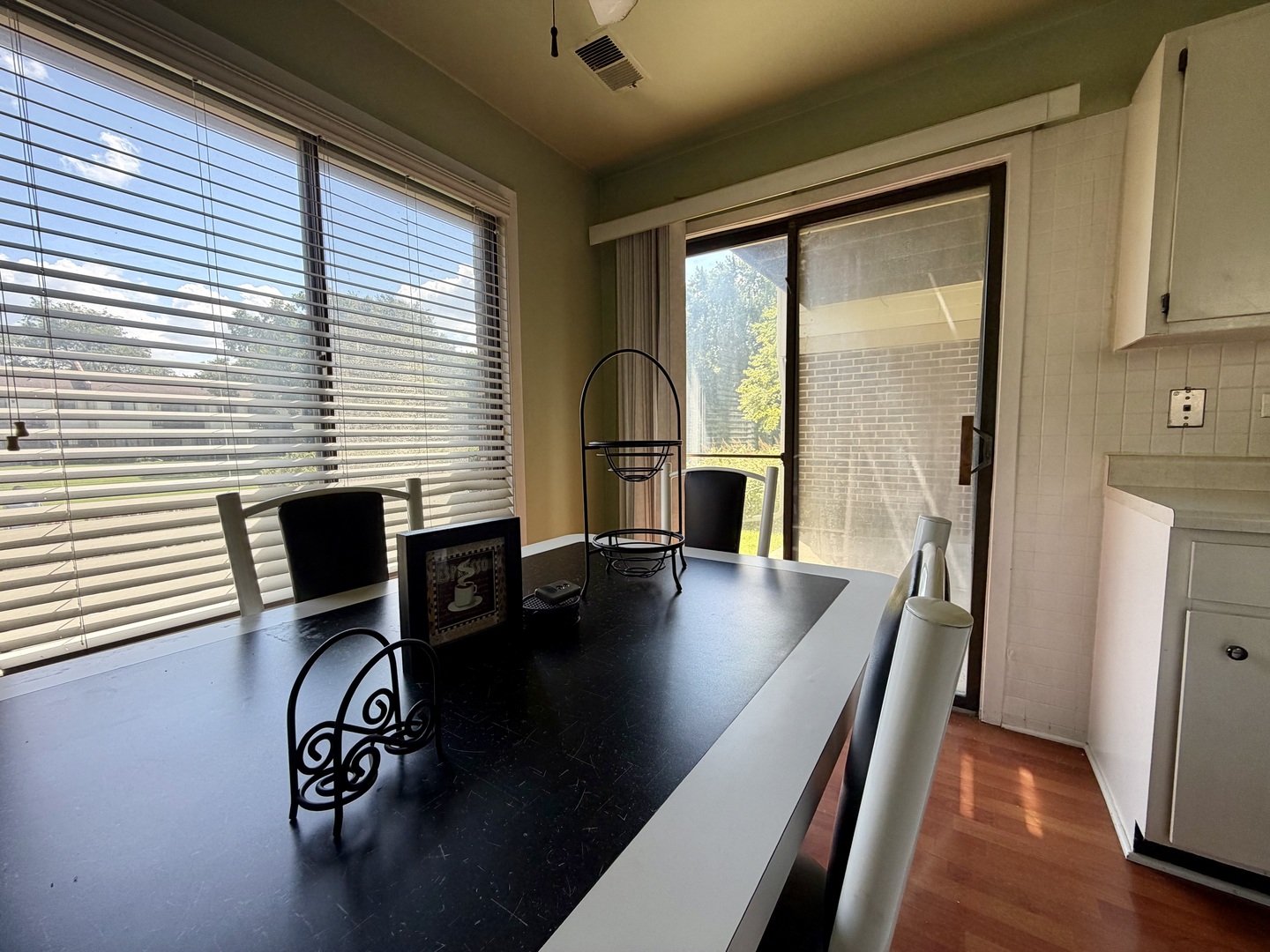 871 Coach Road, Unit 5 Palatine, IL 60074 - Photo 9 of 20 Gallery Image 9