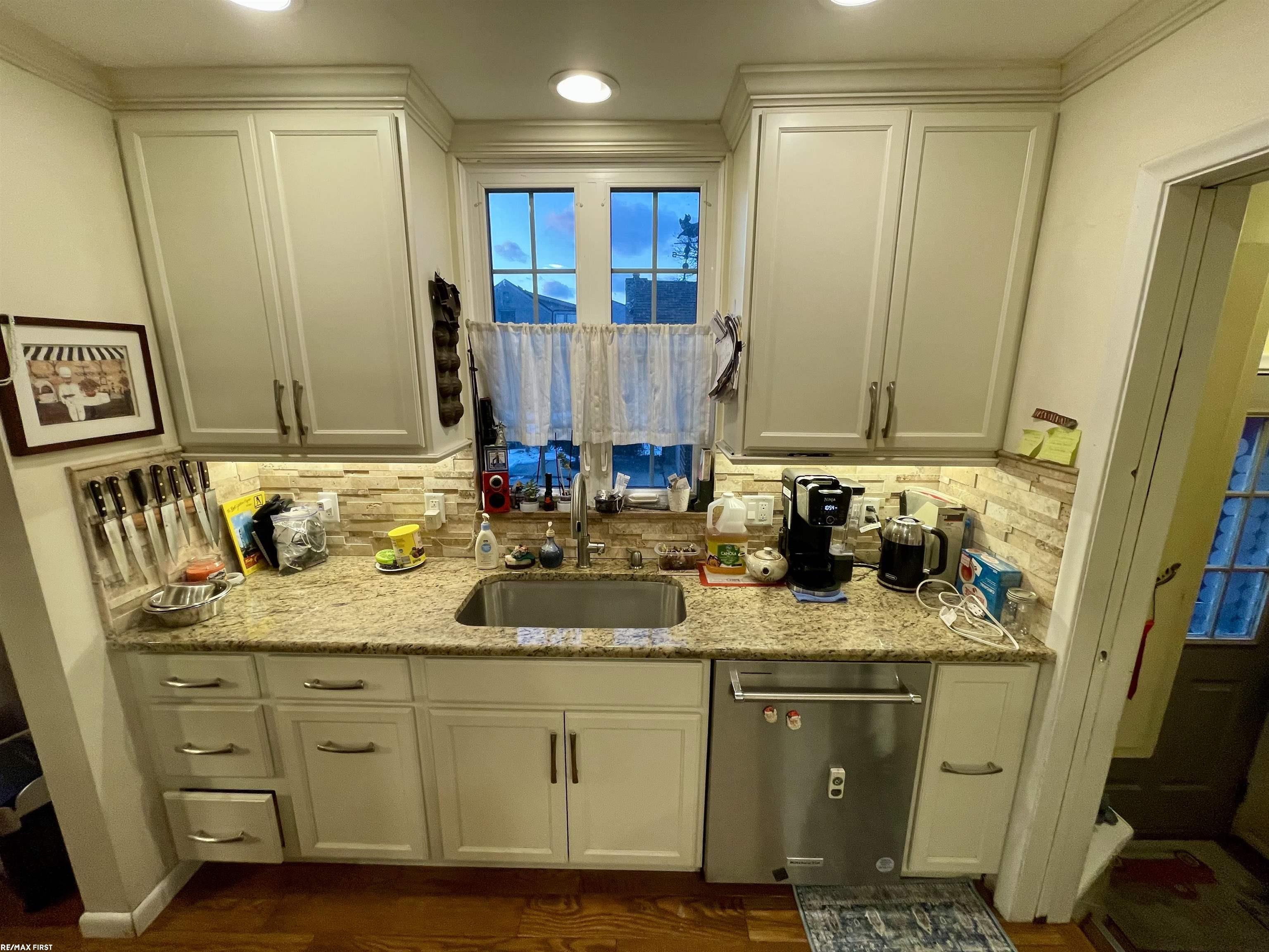 1178 Hampton Road Grosse Pointe Woods, MI 48236 - Photo 17 of 50