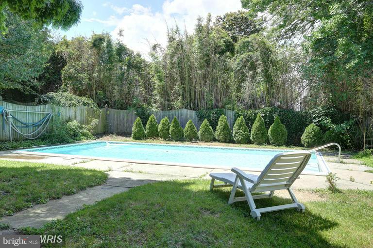214 Chelsea Road Pasadena, MD 21122 - Photo 19 of 26 In Ground Pool