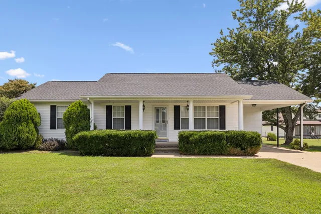 $299,000 | 685 Edgefield Drive, Hohenwald, TN 38462