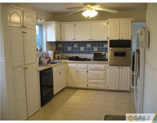 49 Arden Road Old Bridge, NJ 08857 - Photo 5 of 15 Gallery Image 5