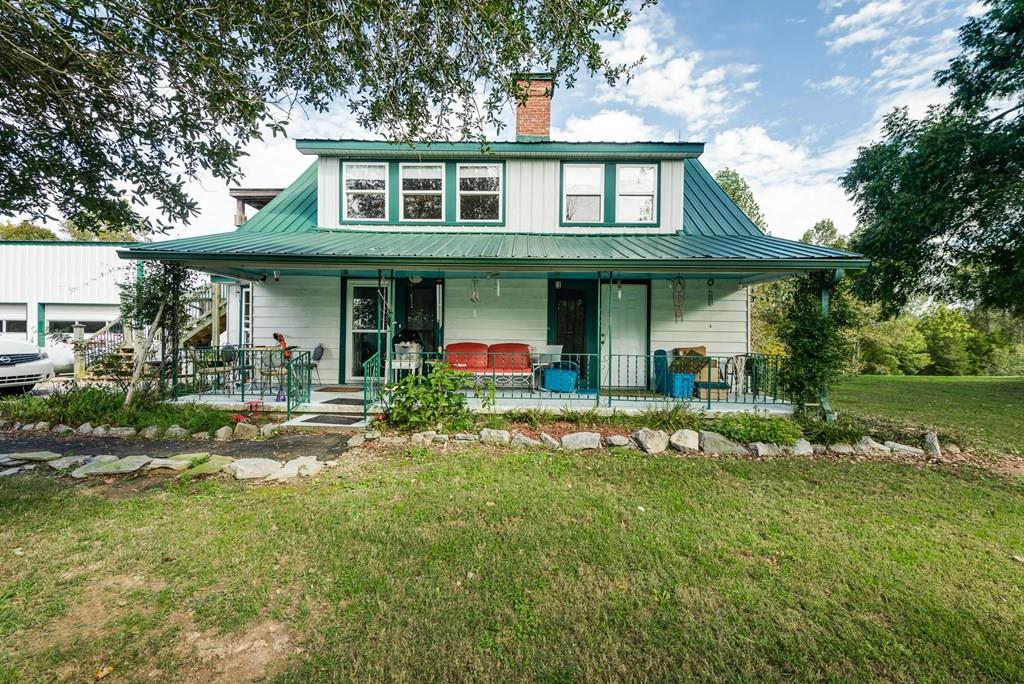 10084 Goff Ridge Road Baxter, TN 38544 - Photo 4 of 21 a front view of a house with garden