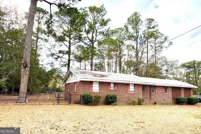 $169,000 | 112 Alexander Avenue, Lyons, GA 30436