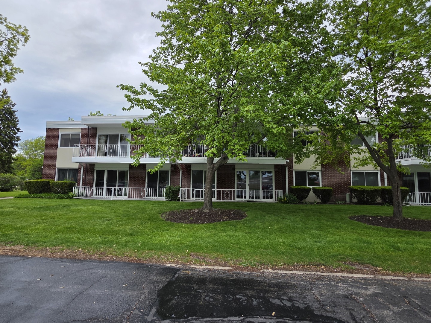 127 North Wolf Road, Unit 41A Wheeling, IL 60090 - Photo 3 of 52 Gallery Image 3