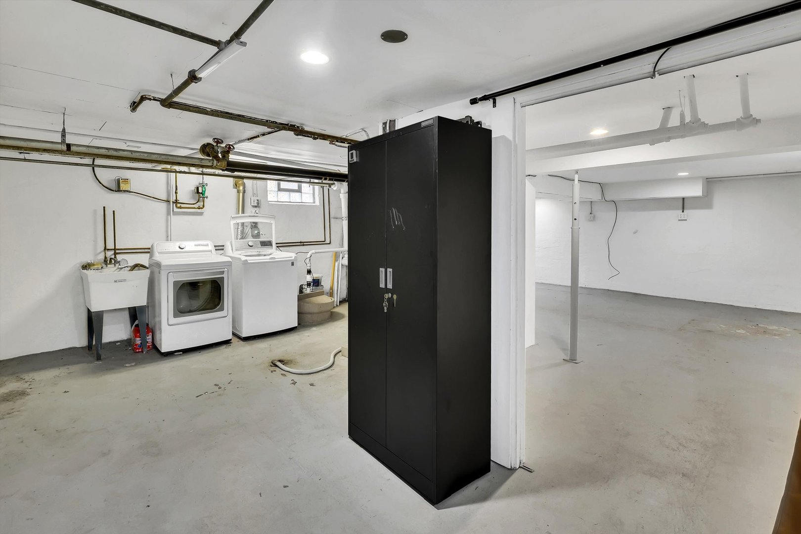 4038 Grove Avenue Brookfield, IL 60513 - Photo 36 of 45 a utility room with closet dryer and washer
