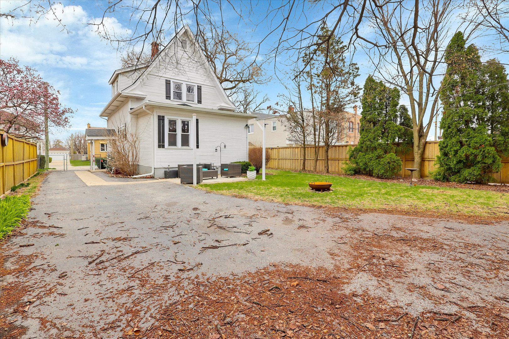 4038 Grove Avenue Brookfield, IL 60513 - Photo 39 of 45 a view of a yard with a house in the background