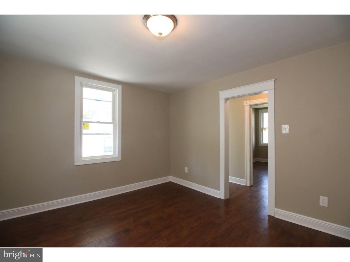 137 Rancocas Road Mount Holly, NJ 08060 - Photo 2 of 25 Living Room