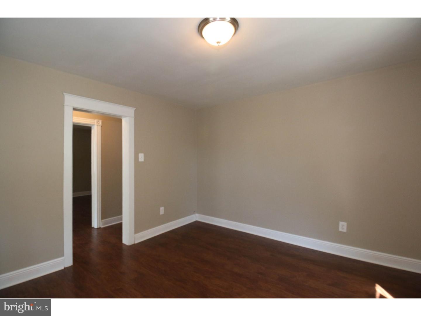 137 Rancocas Road Mount Holly, NJ 08060 - Photo 3 of 25 Living Room