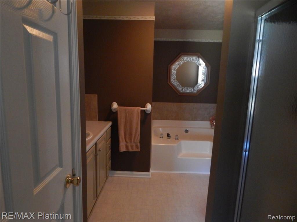 21925 Dickinson Road New Boston, MI 48164 - Photo 39 of 63 Gallery Image 39