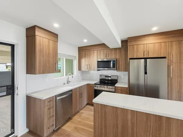 $2,850 | 61 B Redwood Avenue, Ventura, CA 93003