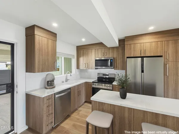 $2,850 | 61 B Redwood Avenue, Ventura, CA 93003