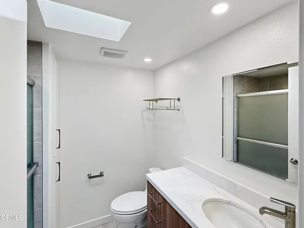 $2,850 | 61 B Redwood Avenue, Ventura, CA 93003