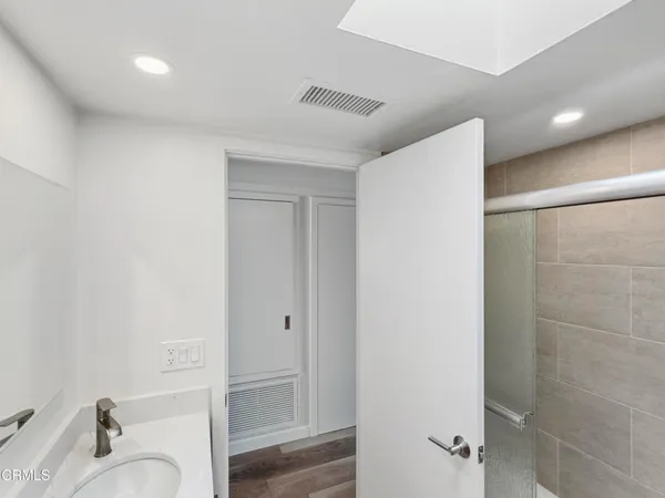 $2,850 | 61 B Redwood Avenue, Ventura, CA 93003