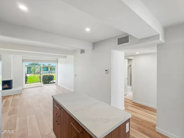 $2,850 | 61 B Redwood Avenue, Ventura, CA 93003