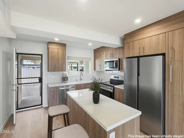 $2,850 | 61 B Redwood Avenue, Ventura, CA 93003