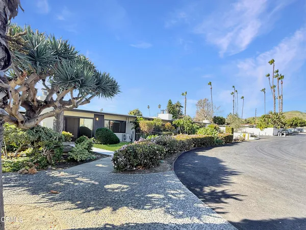 $2,850 | 61 B Redwood Avenue, Ventura, CA 93003