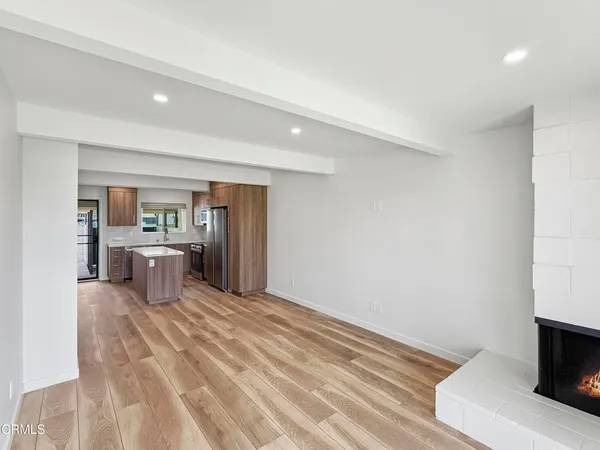 $2,850 | 61 B Redwood Avenue, Ventura, CA 93003