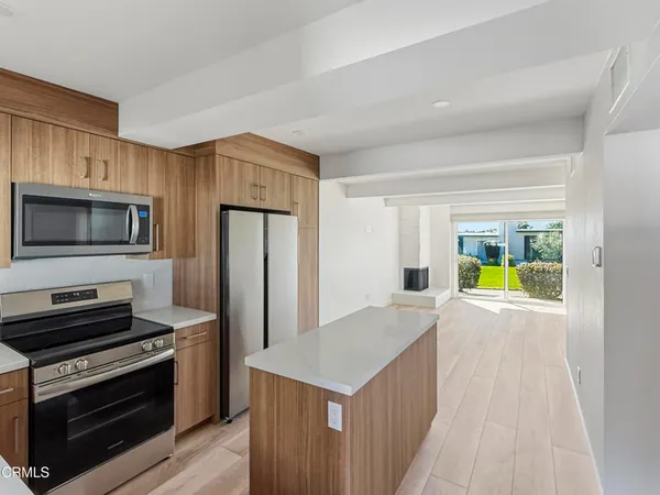 $2,850 | 61 B Redwood Avenue, Ventura, CA 93003