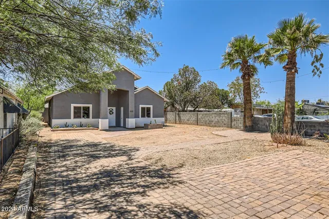 $2,800 | 2233 East Sheridan Street, Phoenix, AZ 85006