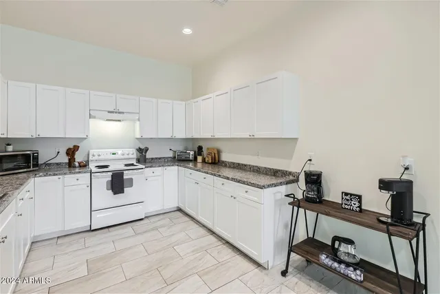 $2,800 | 2233 East Sheridan Street, Phoenix, AZ 85006