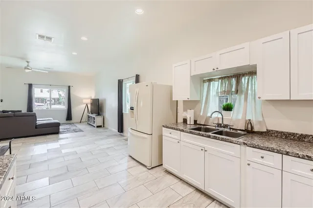 $2,800 | 2233 East Sheridan Street, Phoenix, AZ 85006