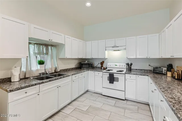 $2,800 | 2233 East Sheridan Street, Phoenix, AZ 85006