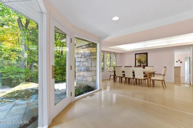 $3,895,000 | 43 Sterling Road South, Greenwich, CT 06831
