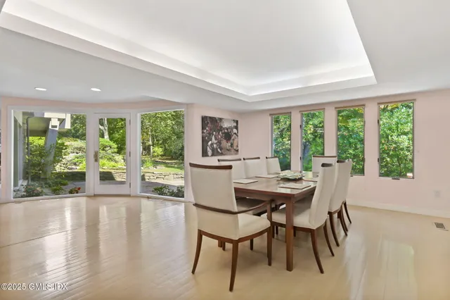 $3,895,000 | 43 Sterling Road South, Greenwich, CT 06831