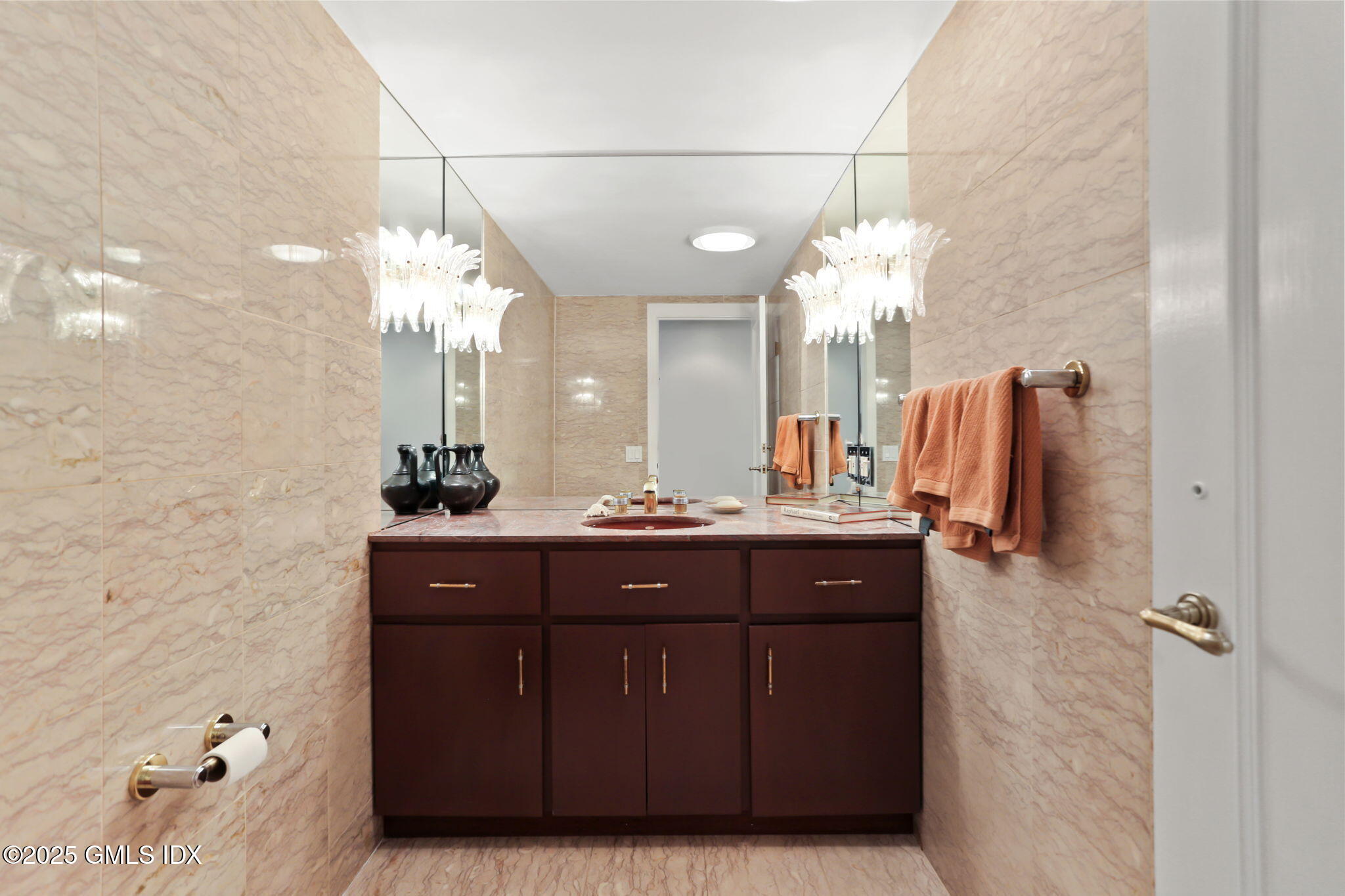 43 Sterling Road South Greenwich, CT 06831 - Photo 15 of 45 Powder Room