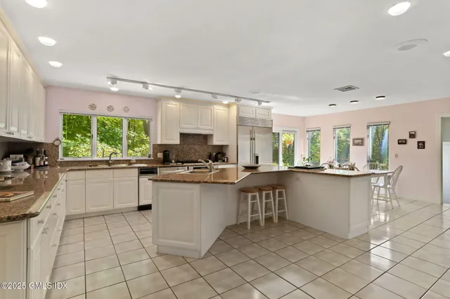 $3,895,000 | 43 Sterling Road South, Greenwich, CT 06831