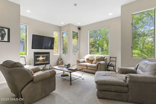 $3,895,000 | 43 Sterling Road South, Greenwich, CT 06831