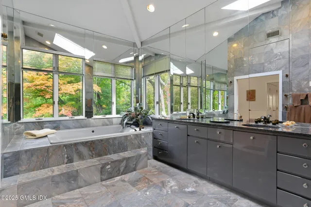 $3,895,000 | 43 Sterling Road South, Greenwich, CT 06831