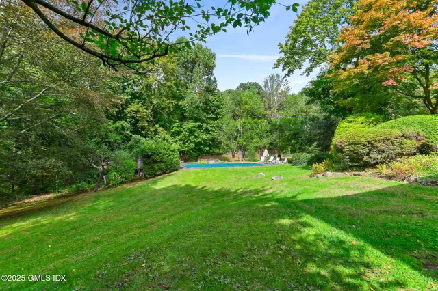 $3,895,000 | 43 Sterling Road South, Greenwich, CT 06831