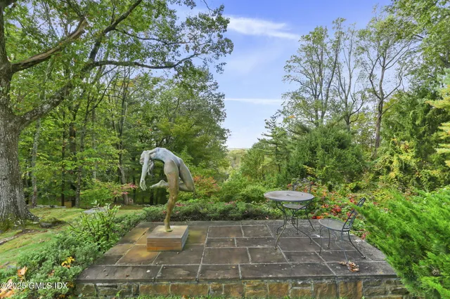 $3,895,000 | 43 Sterling Road South, Greenwich, CT 06831