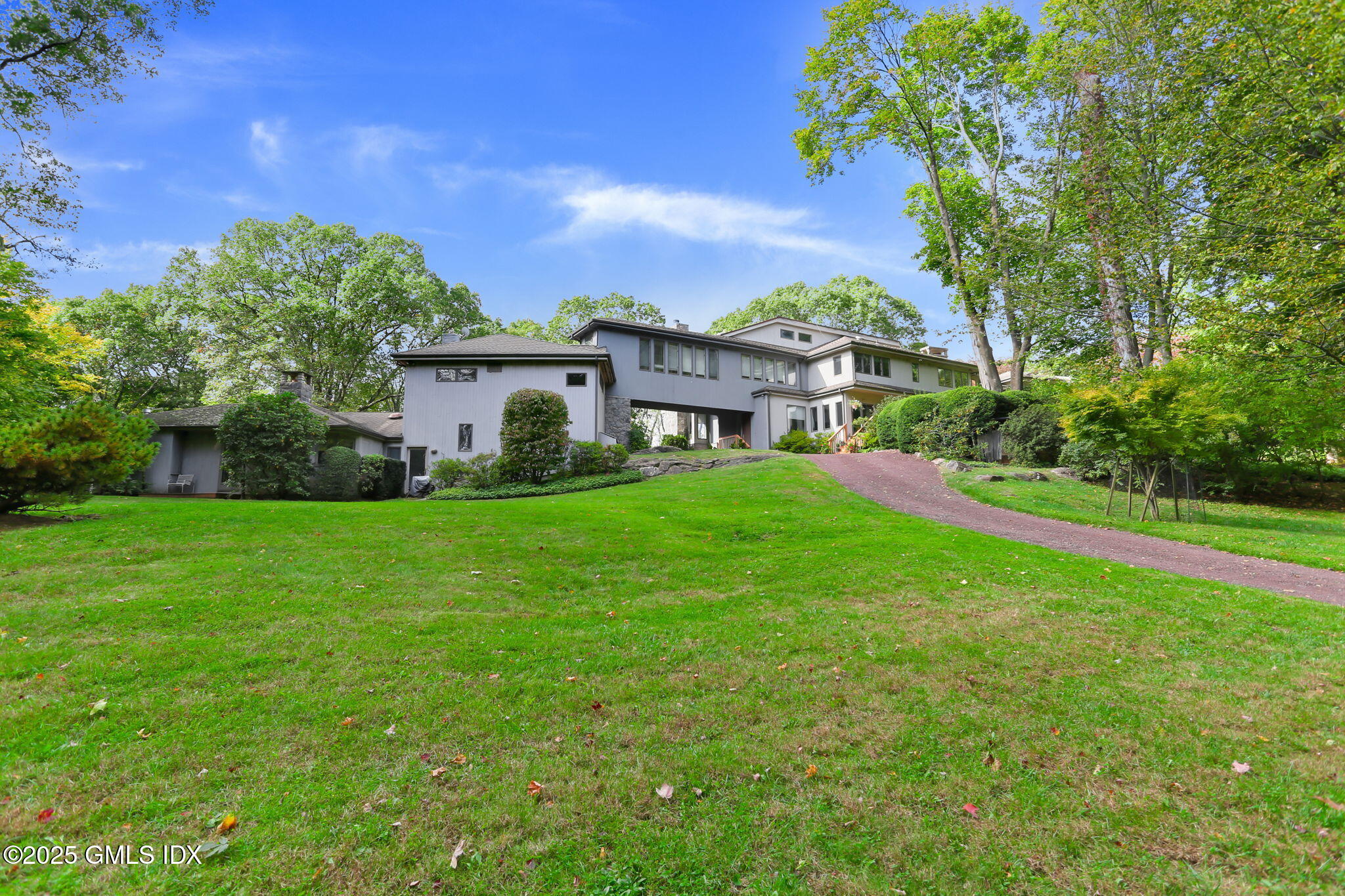 43 Sterling Road South Greenwich, CT 06831 - Photo 34 of 45 Back View and Circular Driveway