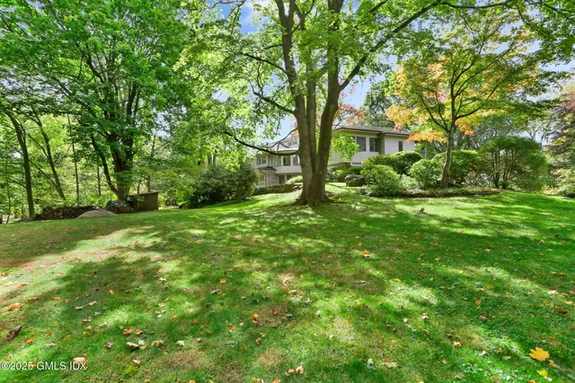 $3,895,000 | 43 Sterling Road South, Greenwich, CT 06831