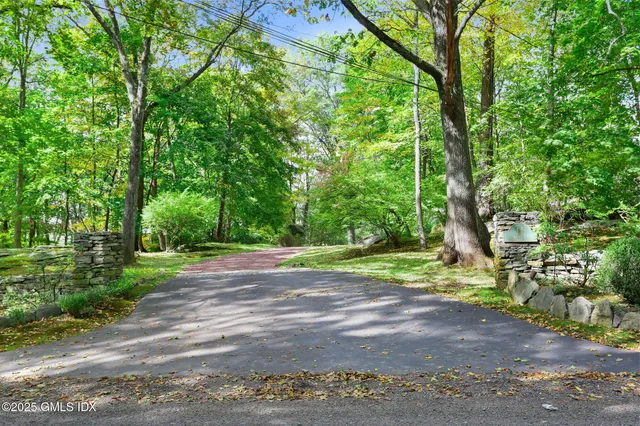 $3,895,000 | 43 Sterling Road South, Greenwich, CT 06831