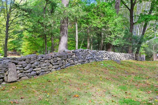 $3,895,000 | 43 Sterling Road South, Greenwich, CT 06831