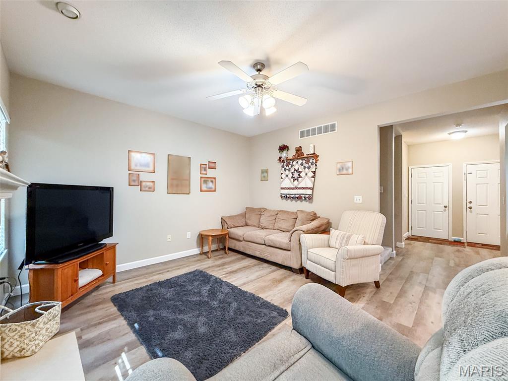 756 Erika Street O'Fallon, IL 62269 - Photo 3 of 29