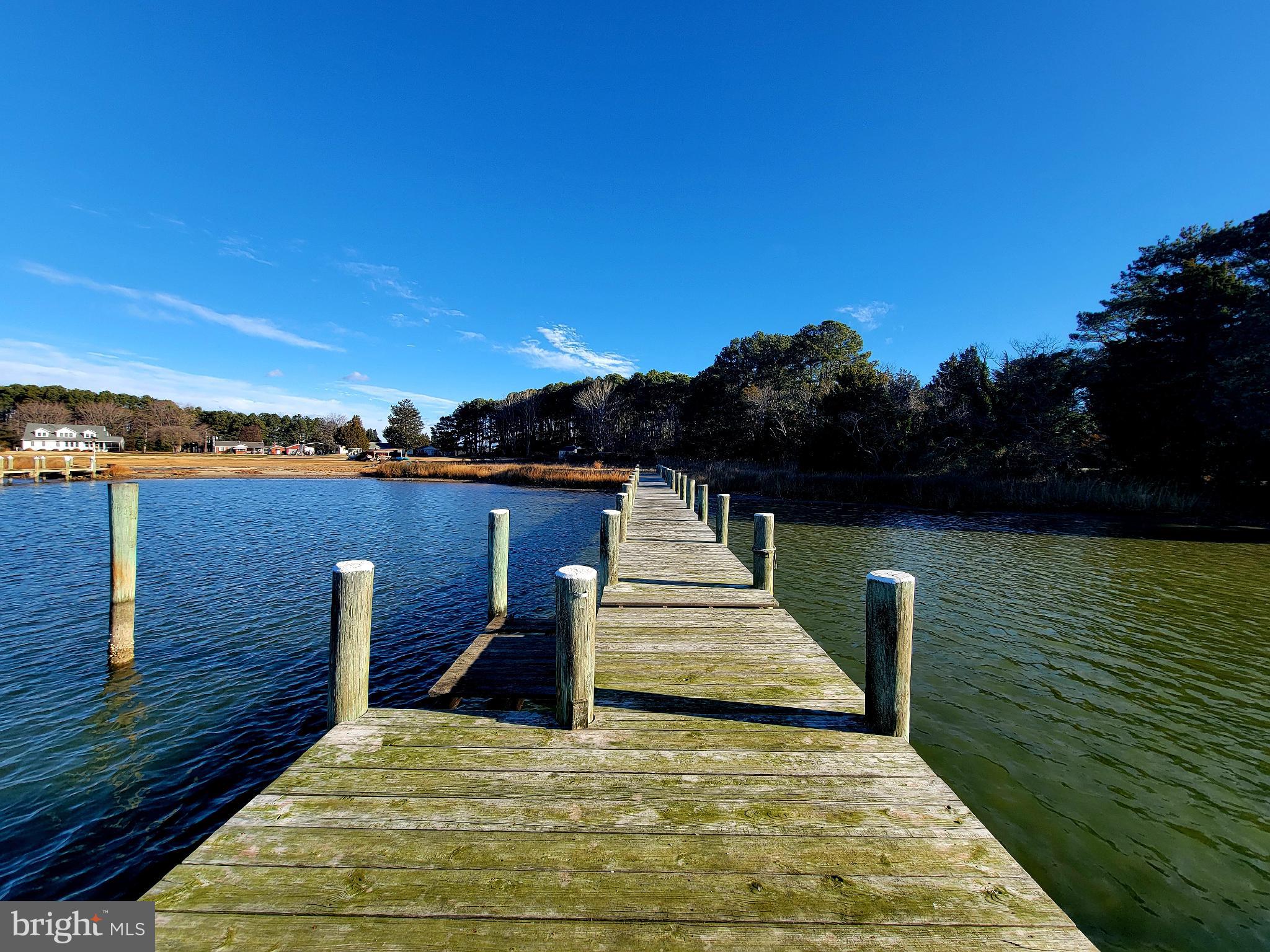 Pier with 2 slips and lower deck