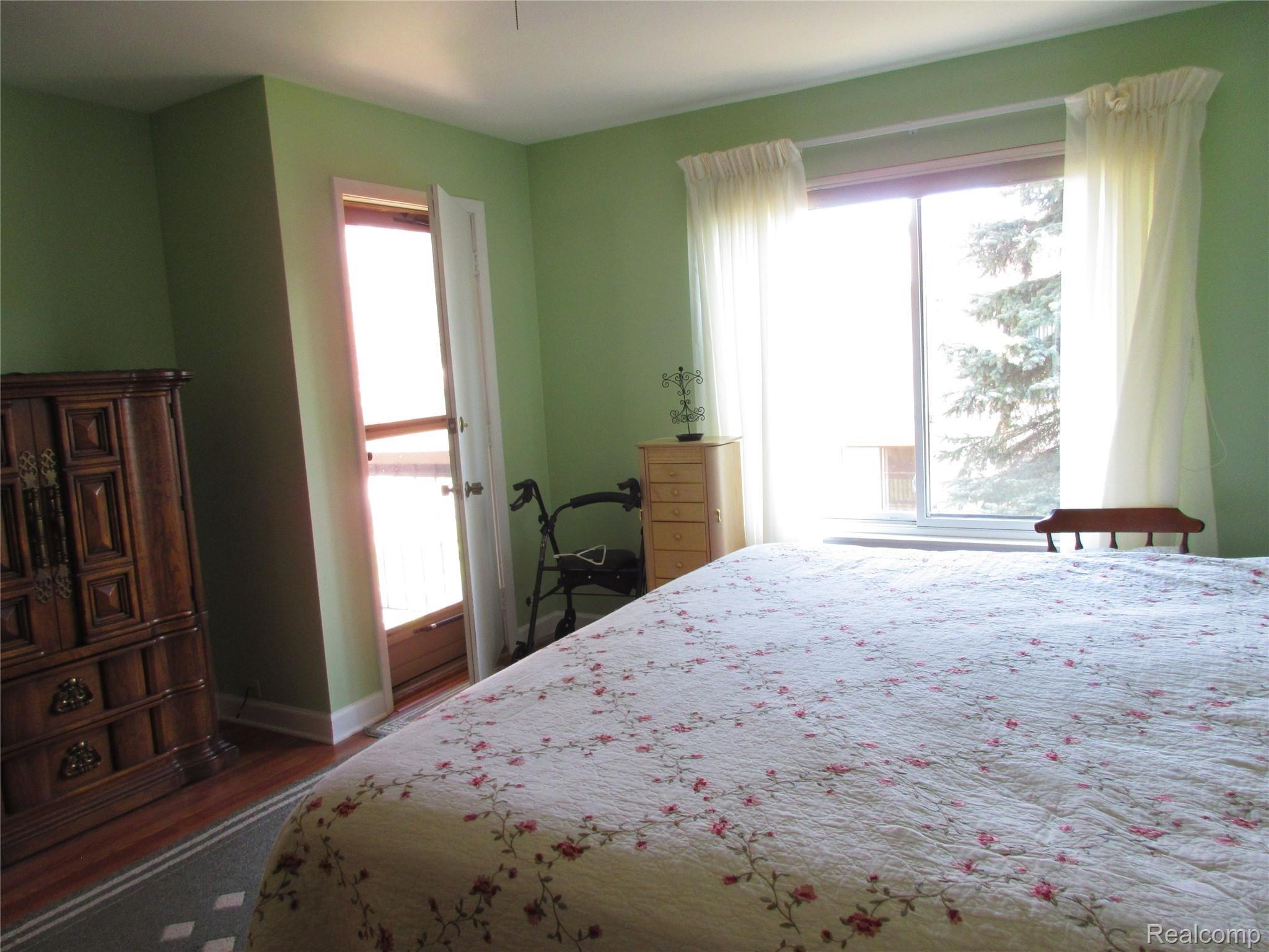 23235 Farmington Road Farmington, MI 48336 - Photo 13 of 27 IMG_0132.JPG