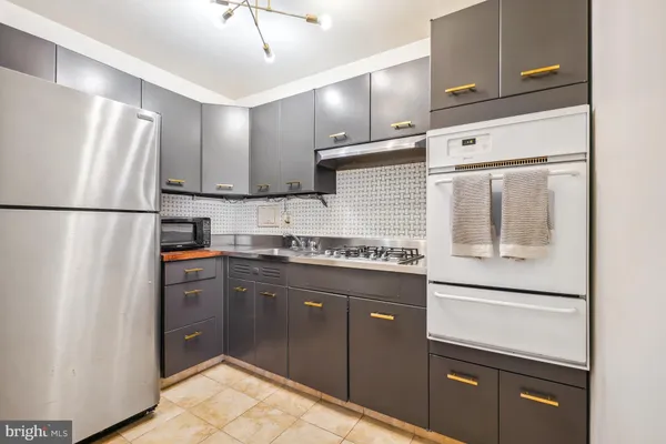 $3,300 | 2401 H Street Northwest, Unit 903, Washington, DC 20037